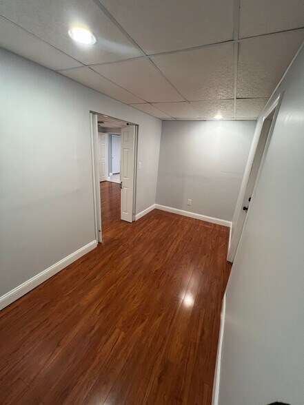 Building Photo - 655 Middle Country Rd