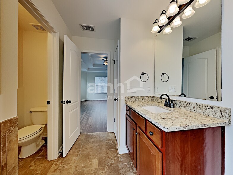 Building Photo - 826 Durham Ct