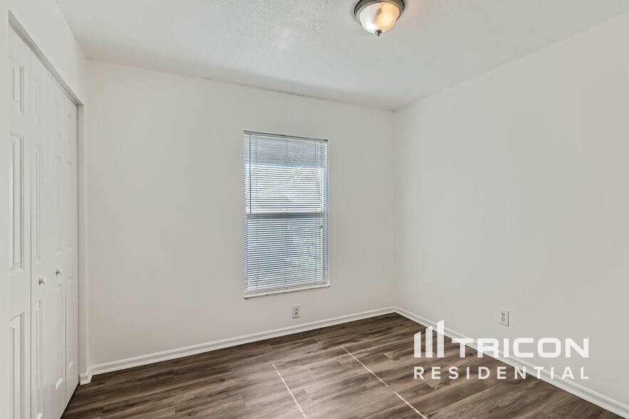 Building Photo - 6316 S Adelia Ave