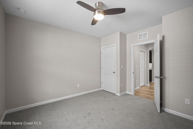 Building Photo - 548 Coyote Dr