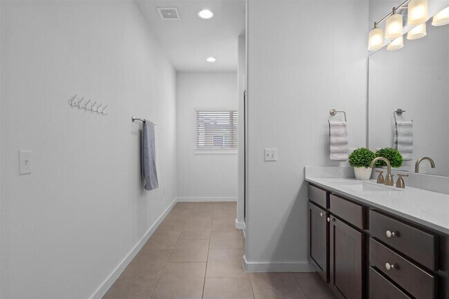 Building Photo - 8940 Parker Ranch Cir