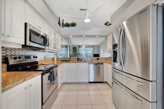 Building Photo - Golf Membership Included • 6-12 Months Lease • Furnished 2 Bedroom Condo