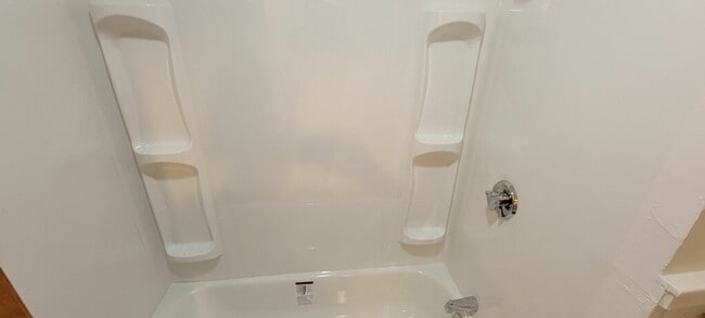 Building Photo - 40 Saratoga Way