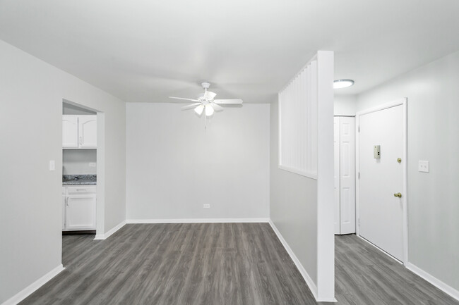 Building Photo - 1075 Knoll Ln