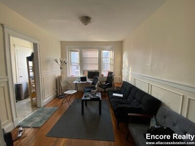 Building Photo - 158 Kelton St