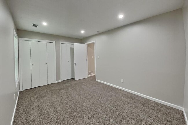 Building Photo - 620 Gregory Manor Dr SW