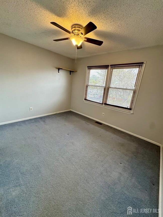 Building Photo - 36 Upperbrook Ct