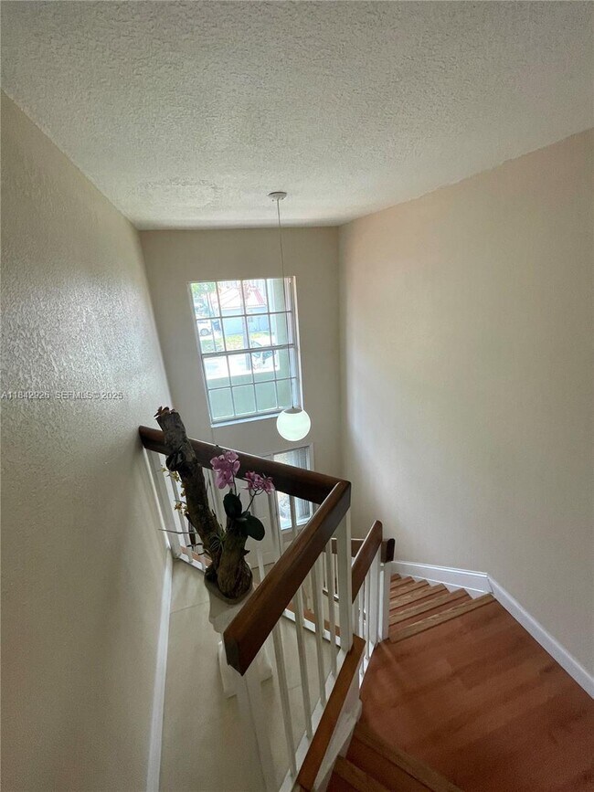 Building Photo - 10290 SW 139th Ct