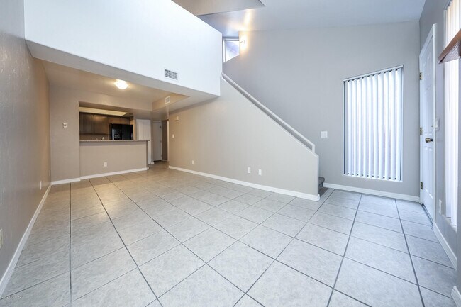 Building Photo - 4021 N Weimer Pl
