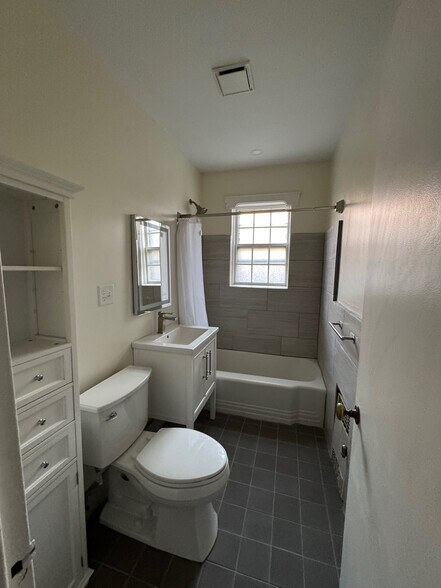 Building Photo - 60 Elm St