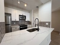 Building Photo - 9850 Pagewood Ln