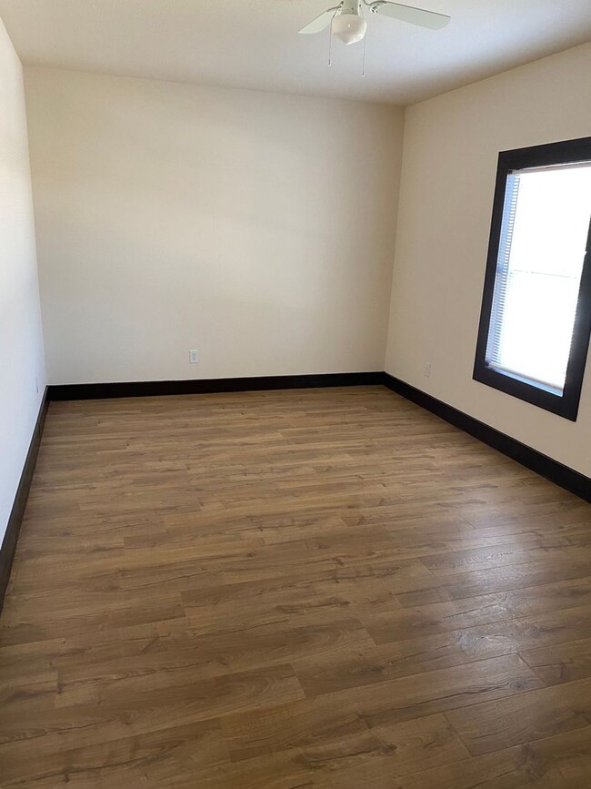 Building Photo - Country Living, Modern comforts!