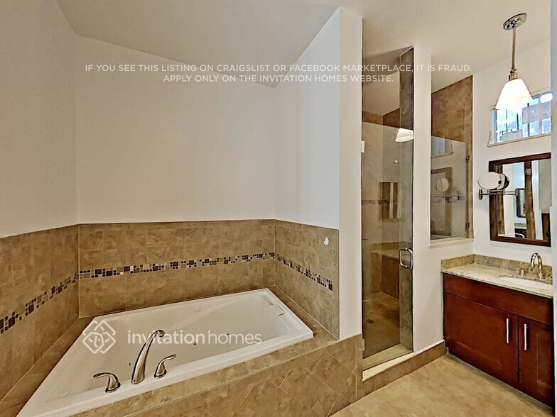 Building Photo - 550 NE 15th Ct