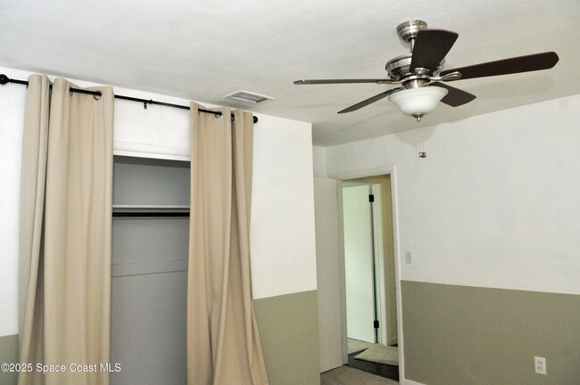 Building Photo - 306 3rd St