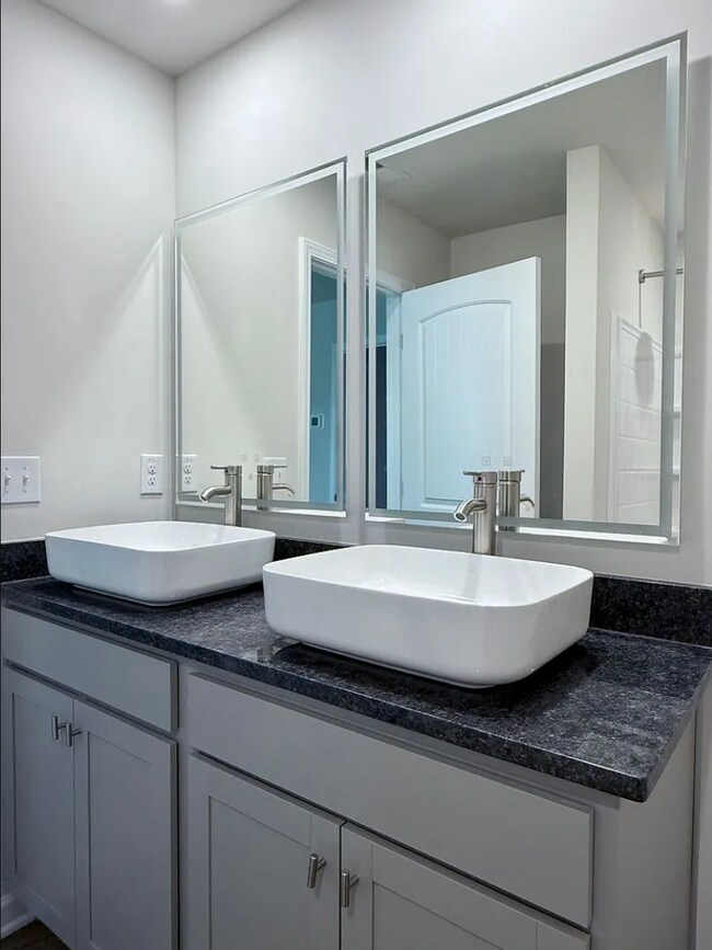 Building Photo - 3 Bed Townhome For Lease At The Hamlet At Wyndham