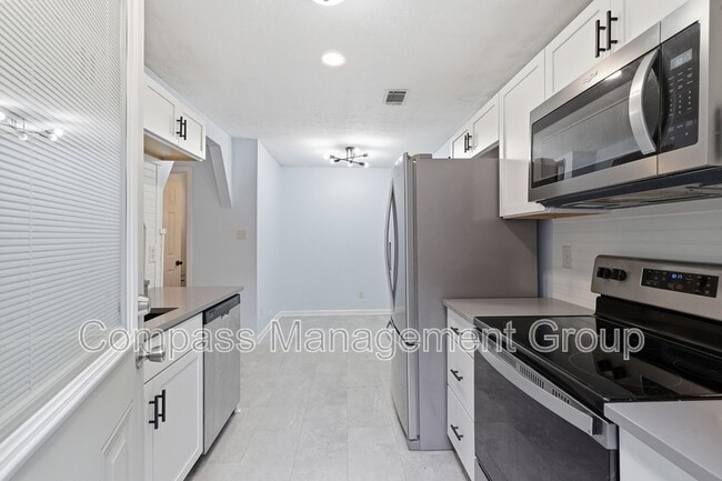 Building Photo - 7668 Chatham Cir NW