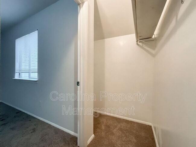 Building Photo - 951 Hollywood St