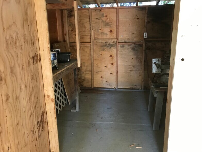 shed - 93 Greenbrier Dr