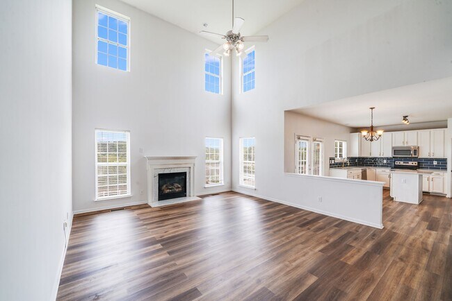Building Photo - Enjoy Riverfront Living! Spacious 4-Bedroo...