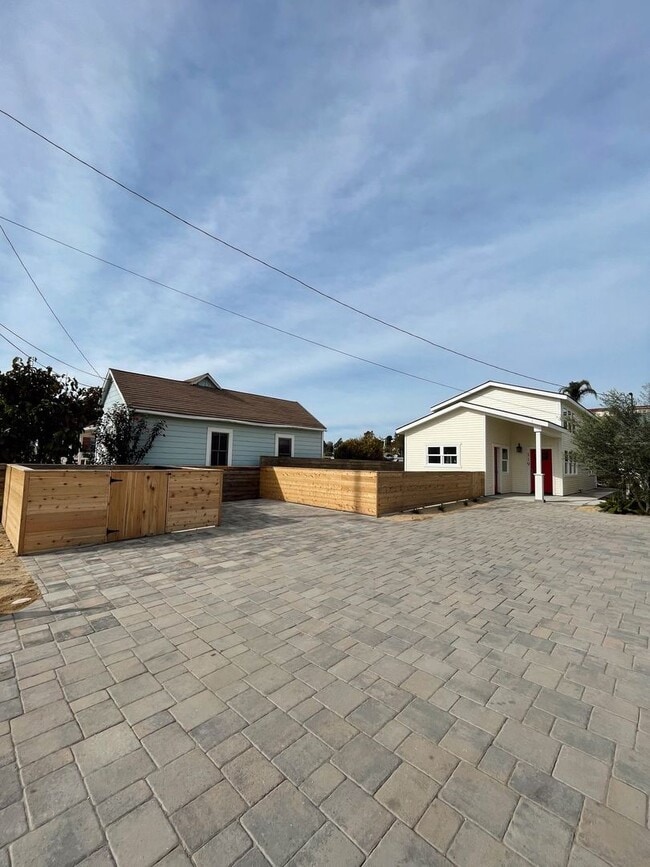 Building Photo - 121 Nelson St