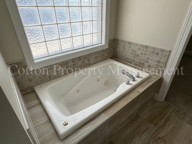 Building Photo - 7824 Sanderling Pl