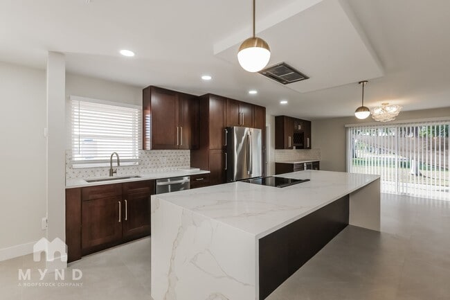 Building Photo - 10100 Paradise Blvd