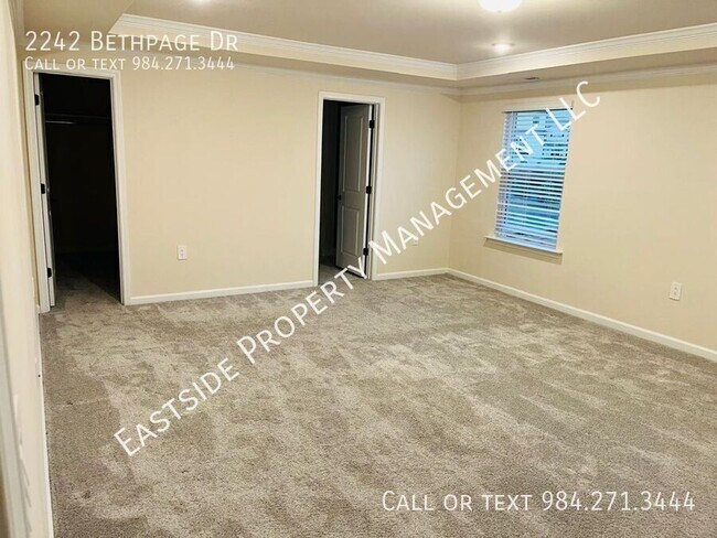 Building Photo - 2242 Bethpage Dr