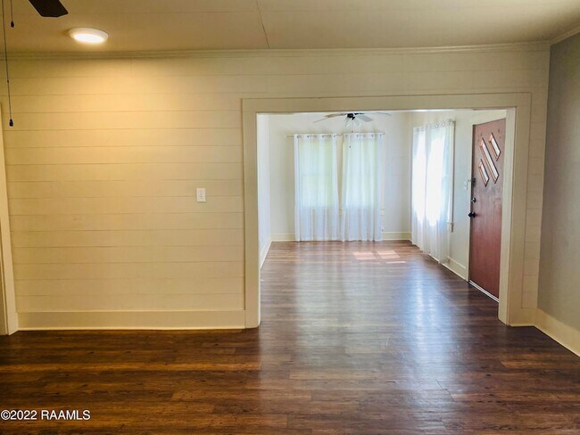Building Photo - 306 S Lee Ave
