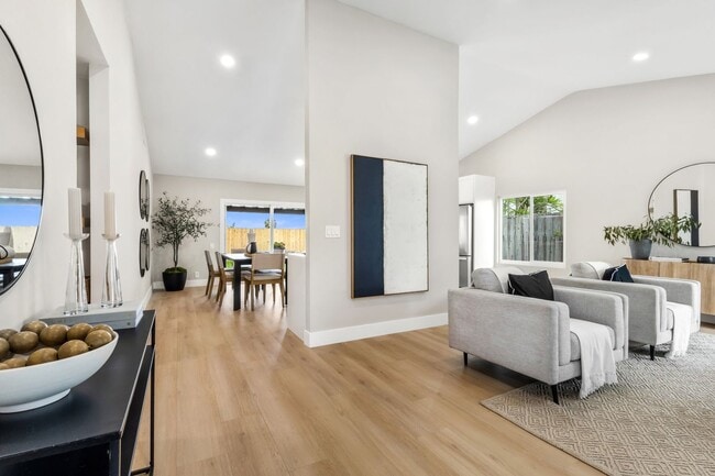 Building Photo - Beautifully Renovated 3 Bed/2 Bath Home in...