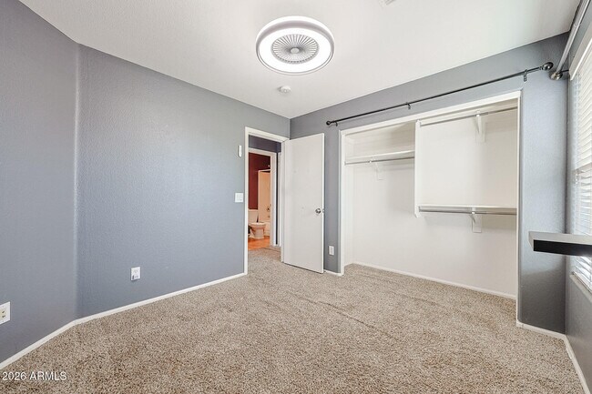 Building Photo - 5245 N 125th Ave