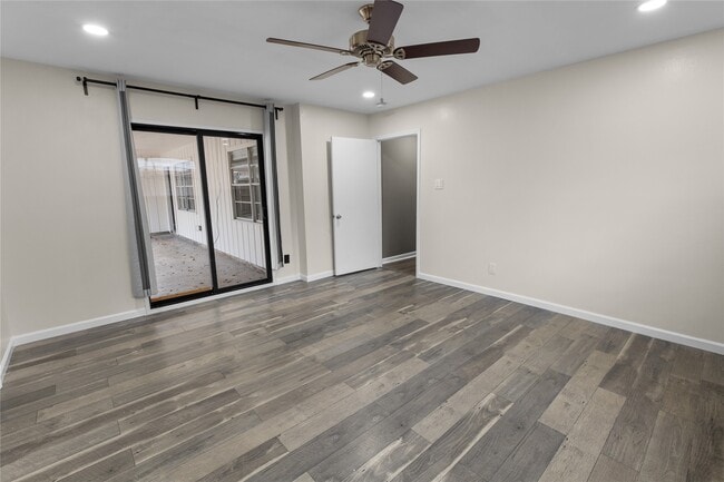 Building Photo - 302 Shadow Creek Dr