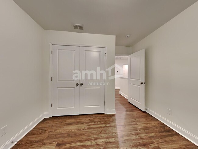 Building Photo - 234 Swan Dr