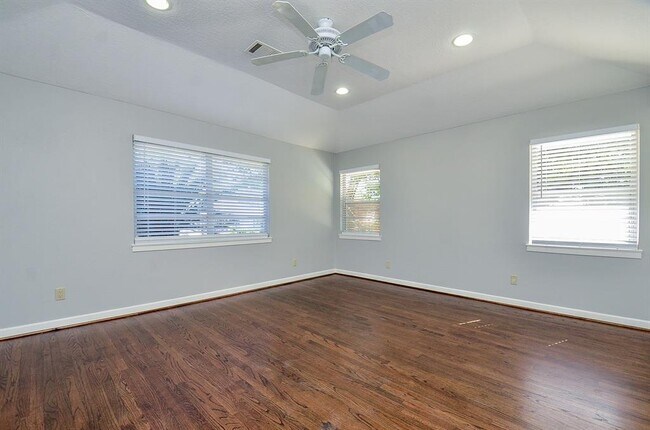 Building Photo - 3023 Prescott St