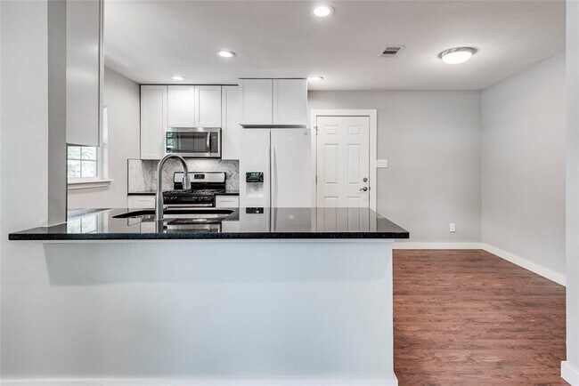 Primary Photo - 6511 Pevensey Dr