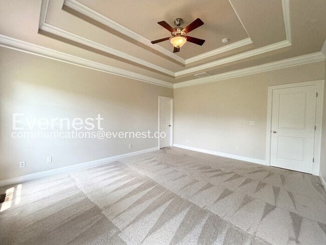 Building Photo - 3-Bed/2-Bath Home with Fireplace and 2-Car Garage/Available Now!