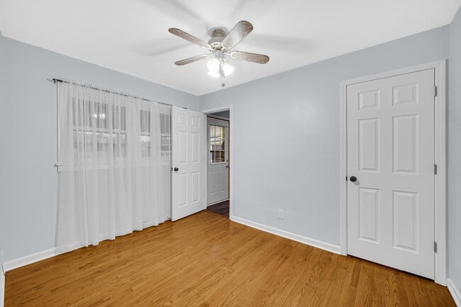 Building Photo - 944 N Jay Ave