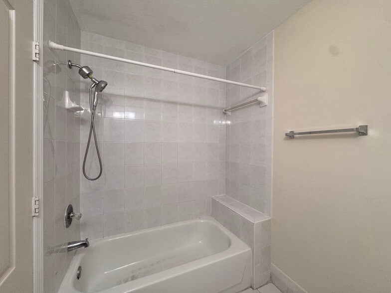 Master Bedroom Bathroom - 12625 SW 91st St