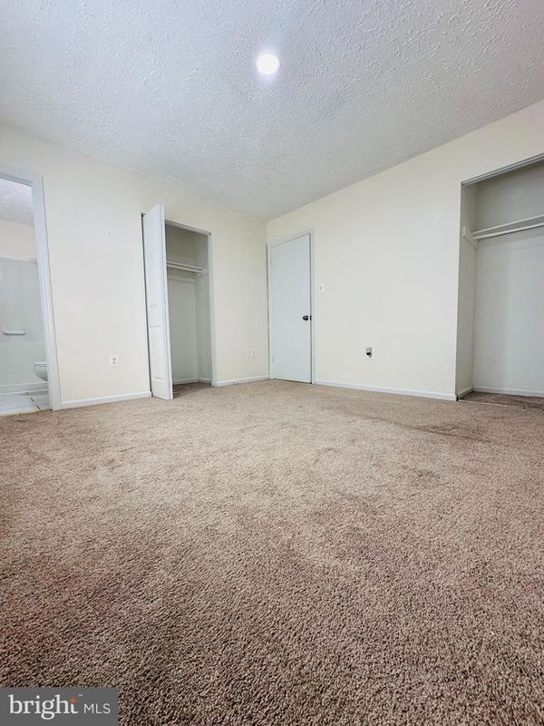 Building Photo - 9658 Woodhue Ct