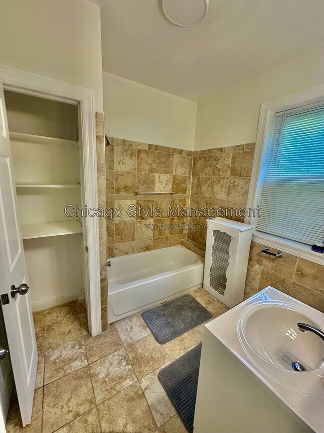 Building Photo - 7721 S Hermitage Ave