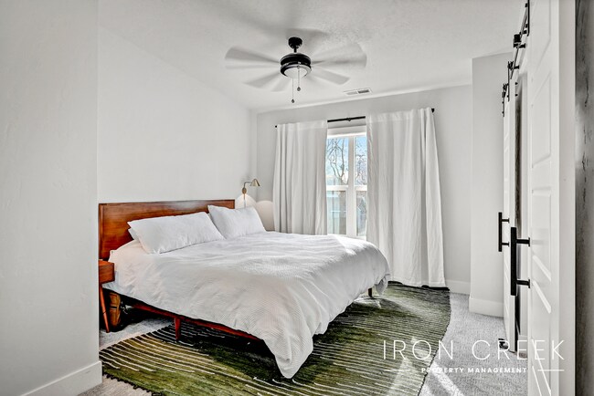 Building Photo - Contemporary Townhome Minutes from Downtown