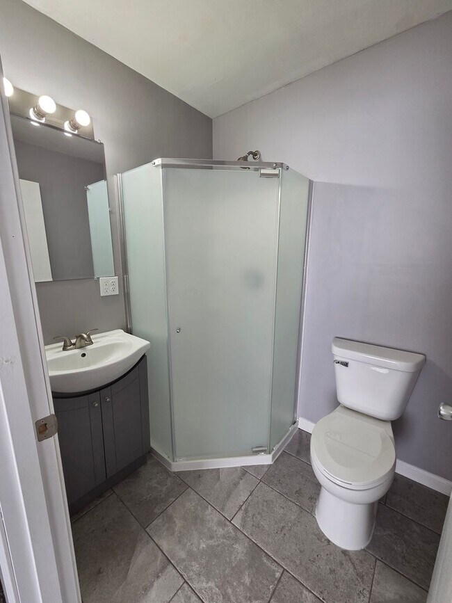 Building Photo - 715 N Kokomo Ave