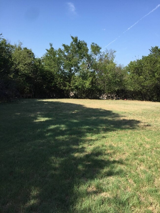 Building Photo - 3 Bedroom 1.75 Bath with a Spacious Lot