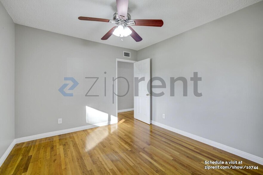 Building Photo - 16422 McRae Ave