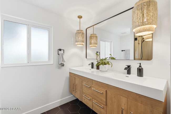 Building Photo - 165 Ormond Pkwy