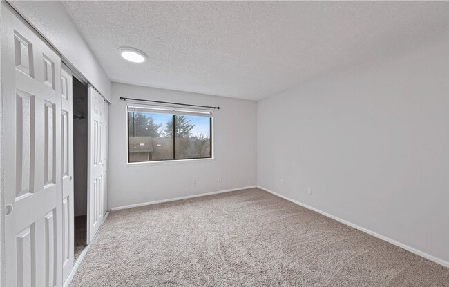Building Photo - 2Bd/2Ba Kirkland Condo