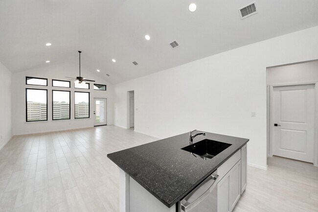 Building Photo - 10706 Ursa St