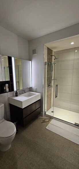 Building Photo - 646 11th Ave