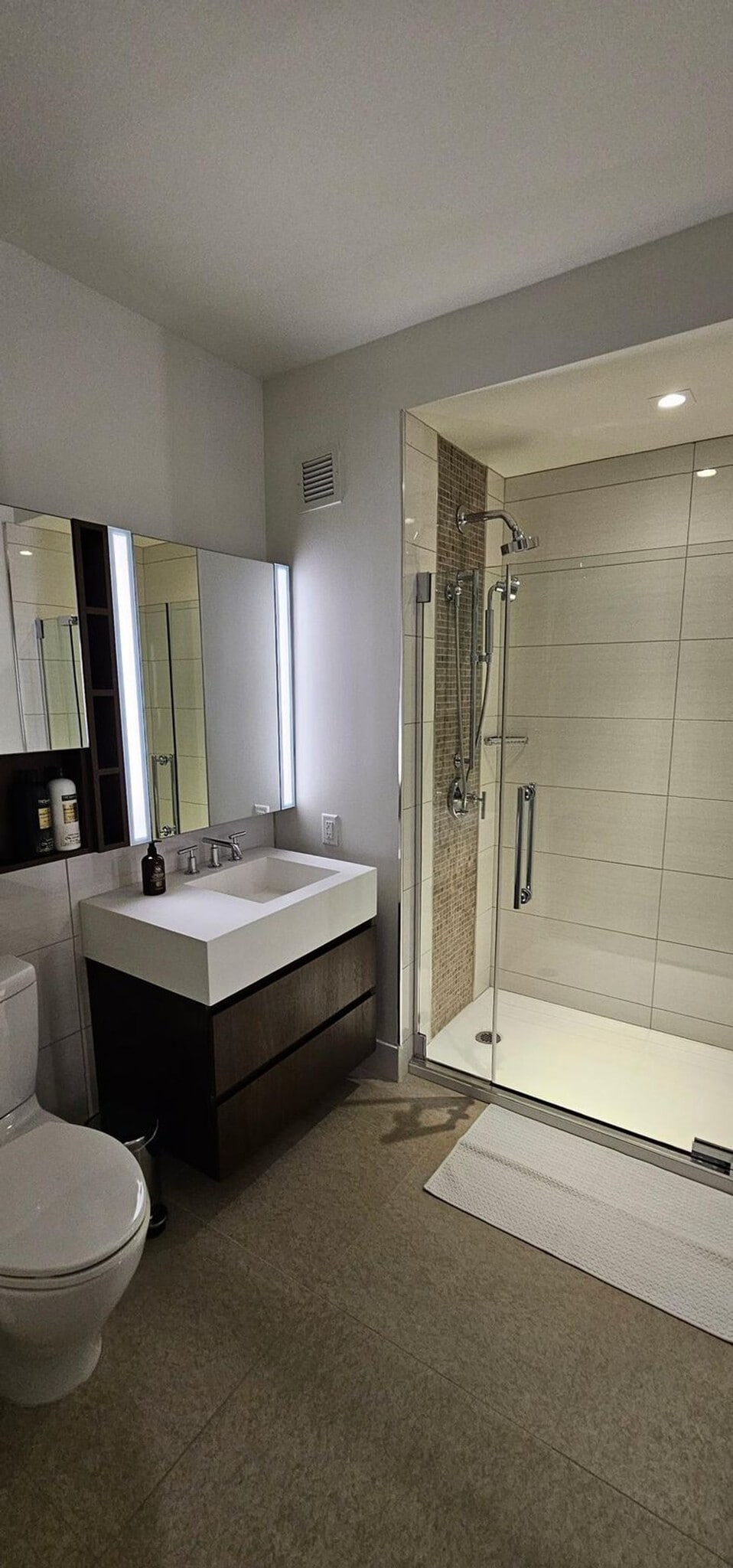 Building Photo - 646 11th Ave