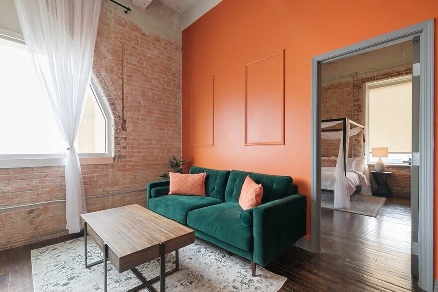 Building Photo - 500 S Ervay St