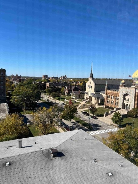 Primary Photo - 2919 W Wisconsin Ave